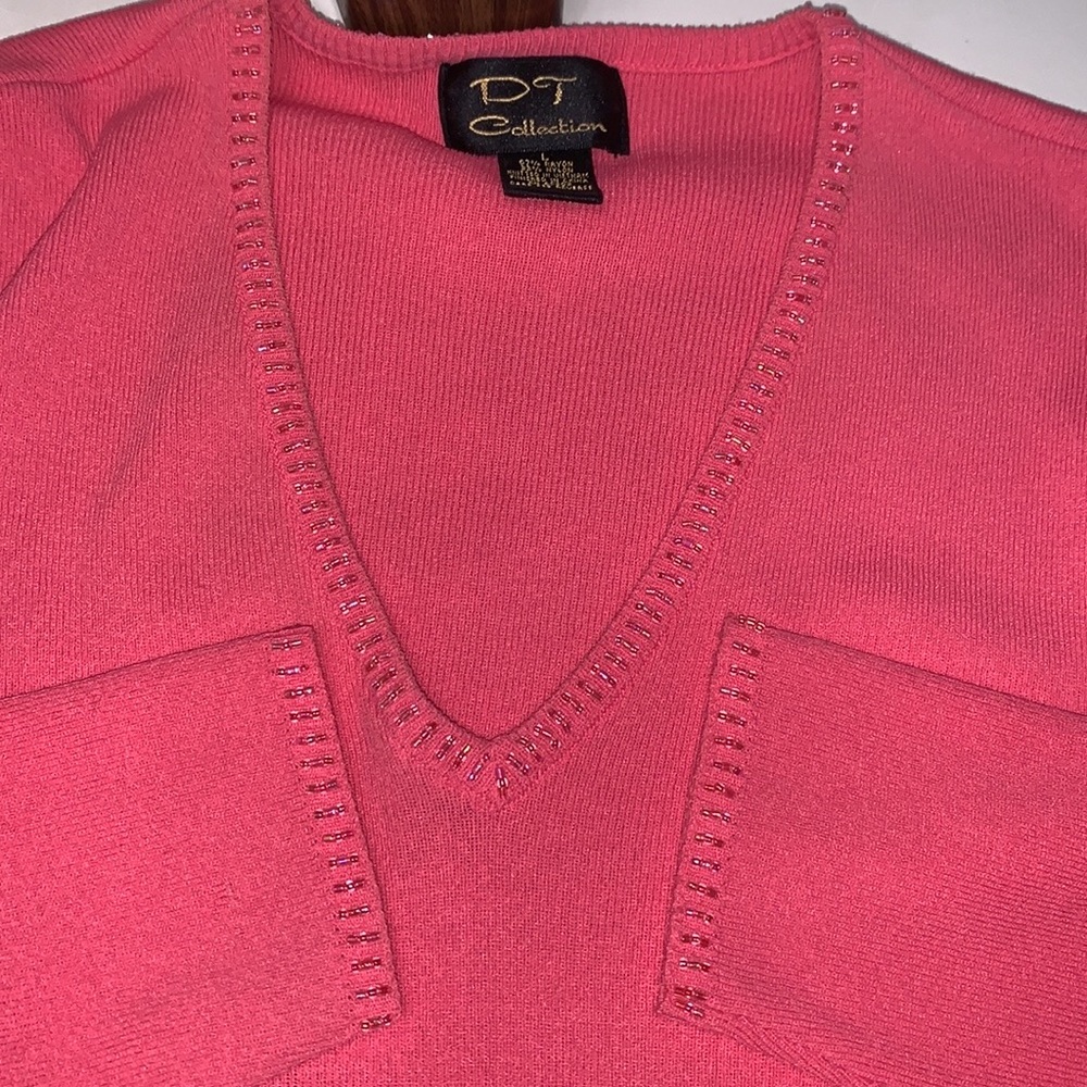 D T Ribbed V Neck Coral Beaded Trim 3/4 Sleeve Pullover - Picture 9 of 11